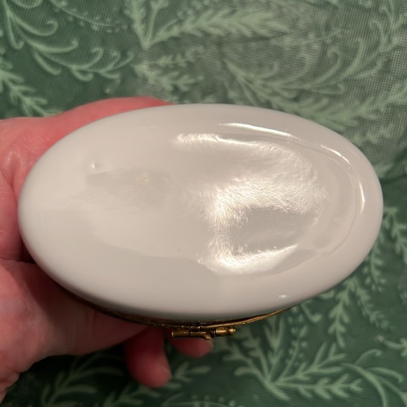 Limoges-style Miniature Porcelain Box - Picture 5 of 7